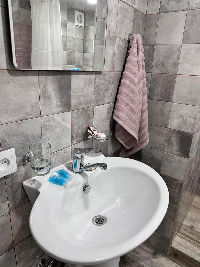 Mandarin Hotel Ереван Екстериор снимка